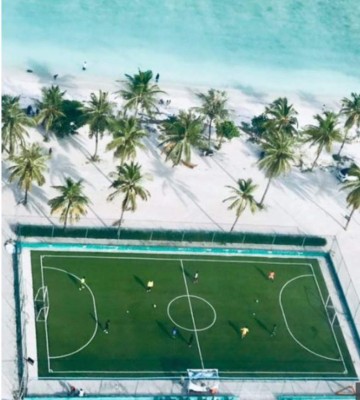 Así trabaja un técnico inglés, encargado de convertir a las Maldivas en una potencia futbolística