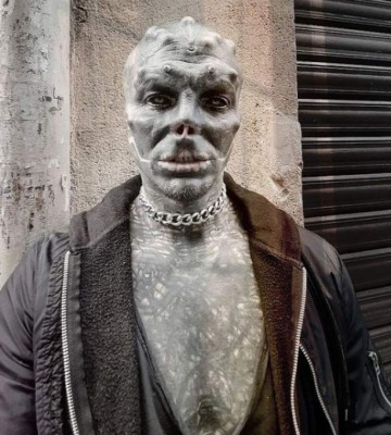 La impactante y aterradora transformación física de un fisiculturista que desea ser un ''extraterrestre negro''