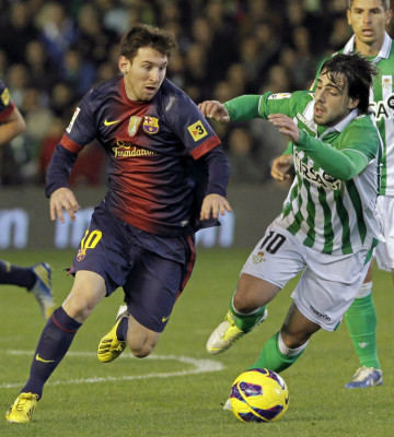 Barcelona vence 2-1 al Betis y Messi hace historia