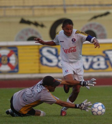 Así fue el primer 11 de Nahún Espinoza con Olimpia ante Motagua en el 2005