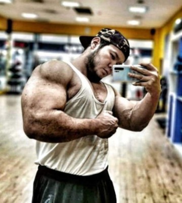 El Hulk iraní confirma que se enfrentará al Titán kazajo: ''Te van a sacar con los brazos y las piernas rotas''