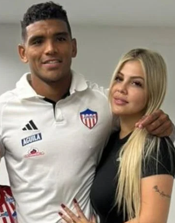 Le filtraron una foto íntima con su esposa y aclara la situación: “Hemos recibido intentos de extorsión”