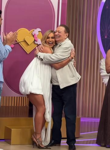 La novia de Vinicius sorprende besando a otro hombre en el cierre de su programa: así reaccionó el brasileño