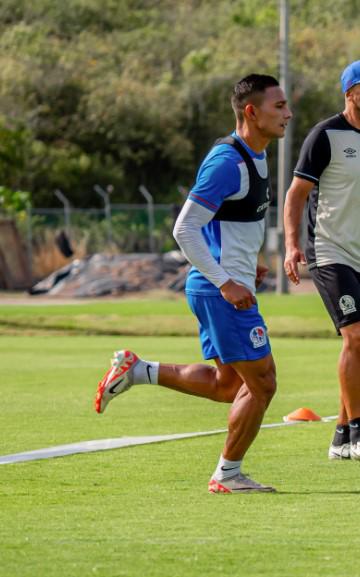 El nuevo 11 que está armando el Olimpia de Eduardo Espinel con los fichajes para recuperar el trono en la Liga Nacional