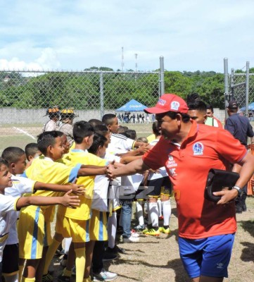 FOTOS: El caluroso recibimiento que tuvo Olimpia en Roatán. ¿Y el camerino?