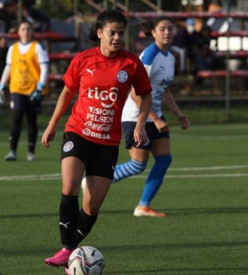 Machismo: El premio a una jugadora paraguaya que causa indignación y su inesperada reacción