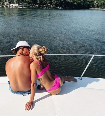 La futbolista Brittany Matthews, ardiente en sus vacaciones con el MVP del Super Bowl 2020