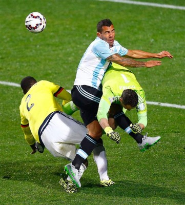 Argentina sufre en penales pero se mete a semifinales de Copa América