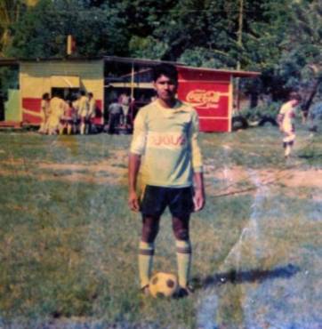 Spanish Prime Minister Pedro and Socialist Party (PSOE) candidate for prime minister Pedro Sanchez delivers a speech during an election night rally in Madrid after Spain held general elections on April 28, 2019. - Spain's socialist prime minister won snap elections on Sunday but without the necessary majority to govern in a fragmented political landscape marked by the far-right's dramatic eruption in parliament. (Photo by JAVIER SORIANO / AFP)