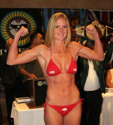 Divina y sexy, así es Holly Holm, la nueva reina de las artes marciales mixtas