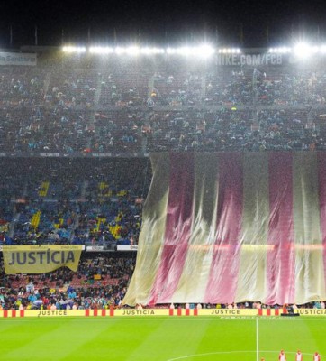 En fotos: Un Camp Nou politizado pide 'libertad y justicia'