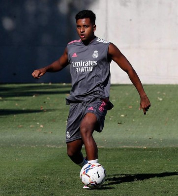 Con tres nuevos integrantes y un gran ausente: Así fue el regreso a los entrenamientos del Real Madrid
