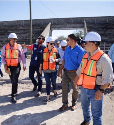 ¡Una belleza! De ser un potrero a tener cancha sintética; así han transformado el estadio de La Paz