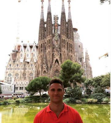 La vida en redes del ruso Evgeny Kabaev: fanático del Barça y la chica rubia que resplandece en su muro