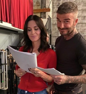¿Y esa mano? La polémica y sexy foto de Courteney Cox con David Beckham en el jacuzzi