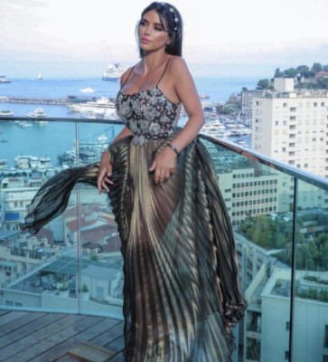 Daniella Semann, esposa de Fábregas, despedaza a Michelle Obama y los vincula con terroristas