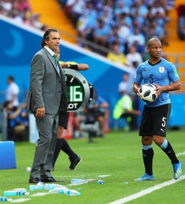 NO VISTE EN TV: Afición de Arabia Saudita da el ejemplo y grandes gestos de Suárez y Cavani