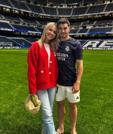 Bellingham con su madre y Rodrygo desde el carro: así celebraron los jugadores del Real Madrid el título de LaLiga