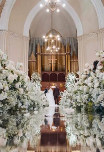 Araujo se casó en una iglesia metodista: su bella esposa, el único jugador del Barça que lo acompañó y la fiesta secreta