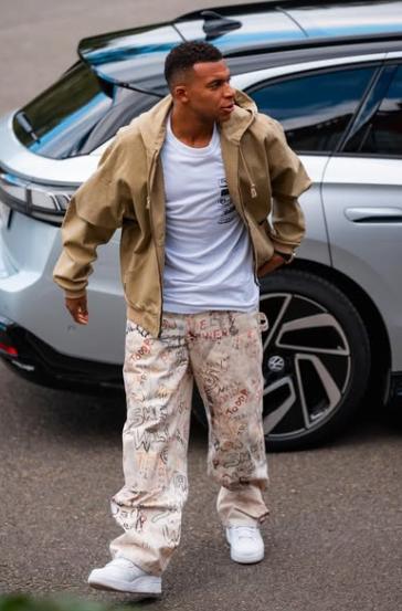 Camavinga superó a Koundé y agita las redes: así llegaron los jugadores de Francia y el look de Mbappé