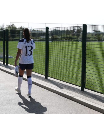 Así es la nueva vida de Alex Morgan en el Tottenham: Deslumbra en los entrenos y cuida a su hija
