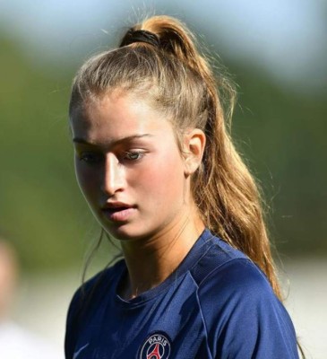 La sexy mujer de la gran estrella de Canadá: Víctima de racismo con su novio y juega en el PSG