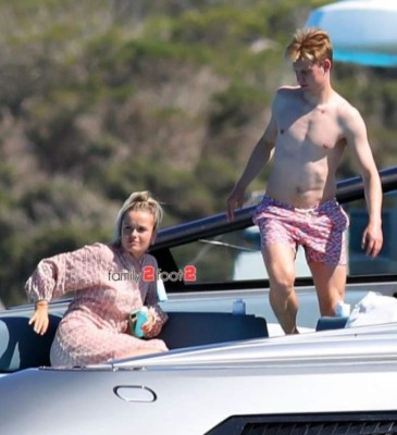 Fotos: Las vacaciones de Frenkie De Jong y su hermosa novia Mikky Kiemeney en Ibiza