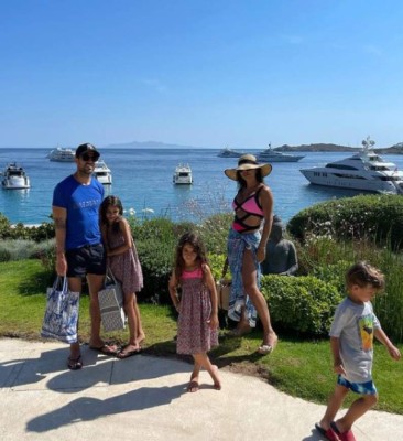 ¡Y tiene 46 años! La modelo libanesa y esposa de Cesc Fábregas deslumbra en sus vacaciones