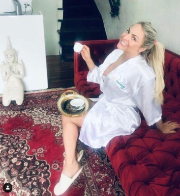 ¡Preciosa modelo rubia lanza ''picante'' promesa si el Chelsea gana la Champions League!