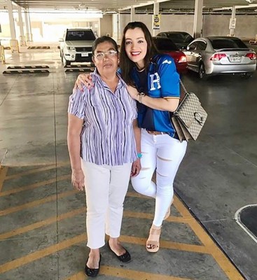 La belleza hondureña se pinta de azul y blanco cuando juega la Selección