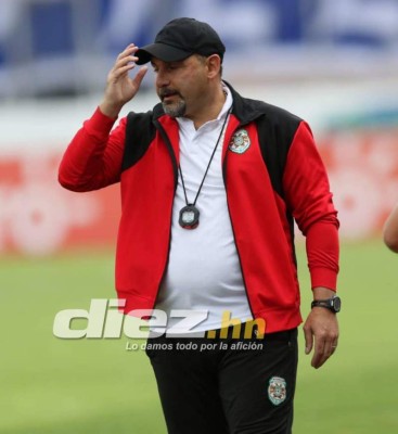 Tarde de locura en el Nacional: baile de Diego Reyes, abrazo de Troglio y las bellezas del repechaje ante Marathón