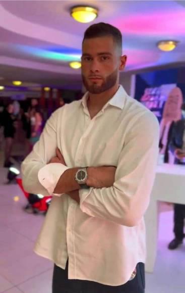 Futbolista y modelo hondureño: Enrique Facusé, portero del Motagua, sorprende debutando en desfile de modas