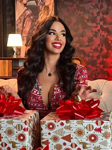 La croata que desafió las normas de Qatar explota las redes con sus fotos en Navidad: ‘‘¿Qué encontraste debajo del árbol?’’