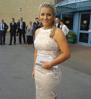 La bella portera del Liverpool sufre un escalofriante corte en la cabeza y muestra su cicatriz