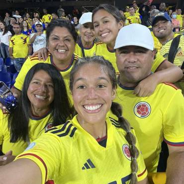 Bahr con los colores de la selección de Colombia.