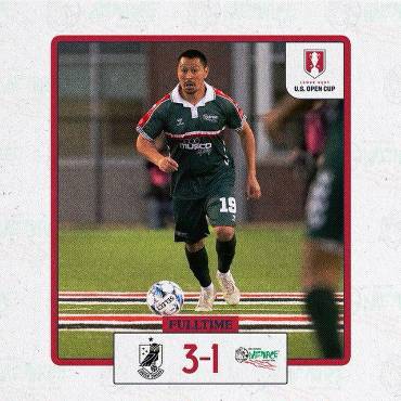 Roger Espinoza fue titular con el Des Moines Menace en la US Open Cup.