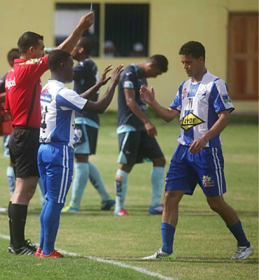 Júnior Lacayo el orgullo de la colonia Pizzaty .en Ceiba .