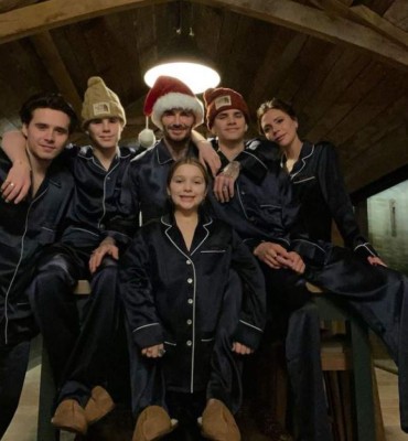 Apasionado beso de Thiago y uno en muletas: Así viven la navidad 2020 los cracks del fútbol