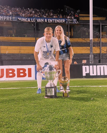 ¡Escándalo! Futbolista intentó ‘bajarle’ la novia a su propio compañero y el club lo despide