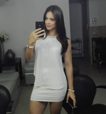 Estas son las hermosas presentadoras que calientan el Panamá-Honduras