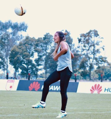 Lina Arciniegas, la hermosa compañera de equipo de la tica Melissa Herrera