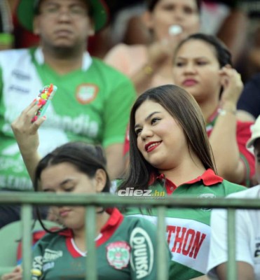 Chicas, ternura y calor: El ambiente previo al Marathón-Honduras Progreso