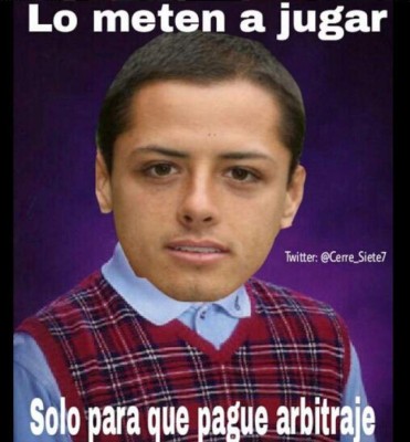 Los memes que dejaron las fallas del Chicharito ante el Barcelona