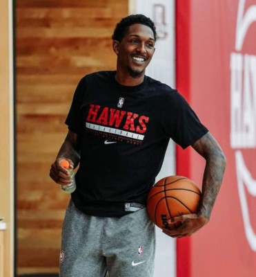 Salió con dos mujeres al mismo tiempo y revela lo difícil de una relación bígama: ''Son las madres de mis hijos''