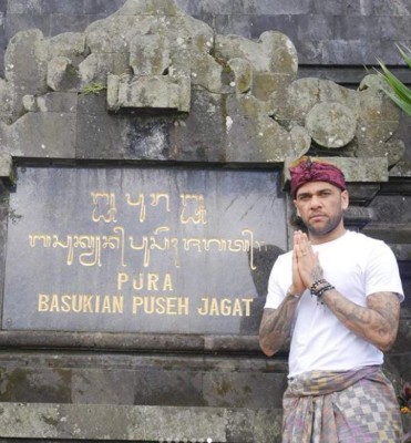 Cena romántica, gratos momentos y fotografías curiosas: El viaje de Dani Alves y Joana Sanz por Indonesia