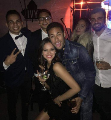 ''Mi mujer no me dejaba ni ir al baño'': desvelan cómo son las tremendas fiestas de Neymar en París
