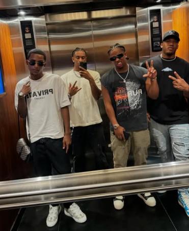 Bonitas vacaciones: futbolistas del Barcelona fueron captados a bordo de un yate lleno de mujeres