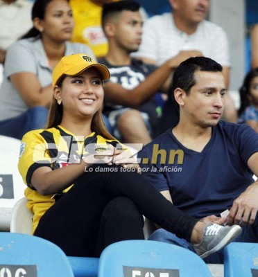 ¡MUÑECAS! El lado sexy del clásico Real España-Marathón