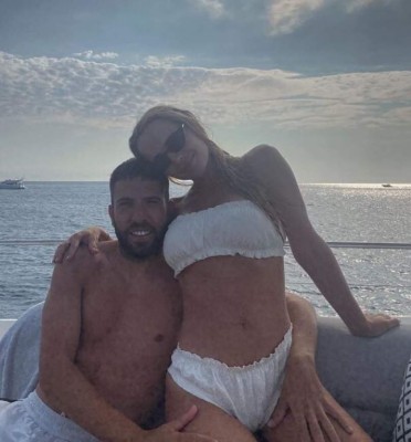 Las vacaciones de los cracks: Ex de Neymar con estrella del Real Madrid y el nuevo fichaje del PSG 'cazado'
