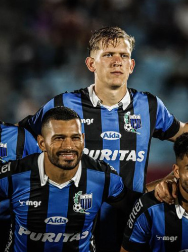 ¡Escándalo! Futbolista intentó ‘bajarle’ la novia a su propio compañero y el club lo despide